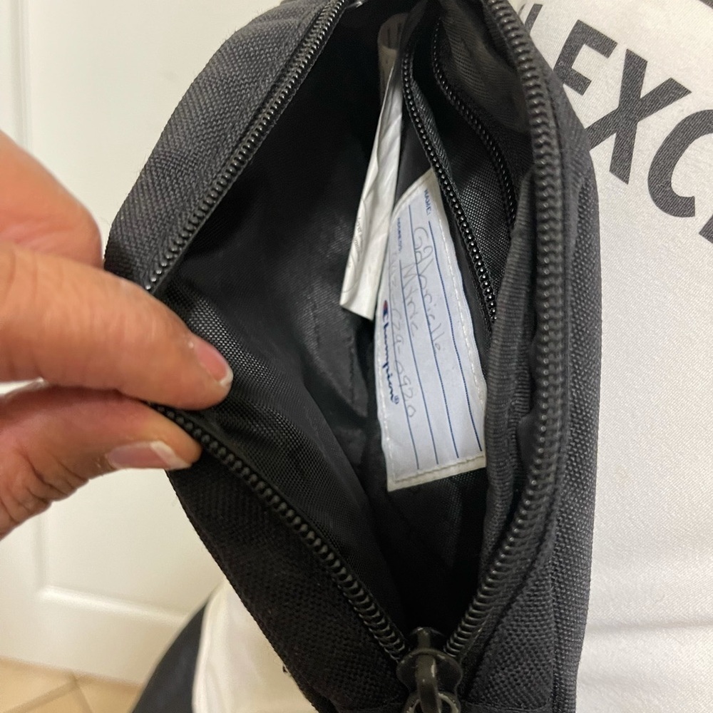 Champion beautiful belt bag good condition no damage - Picture 13 of 14